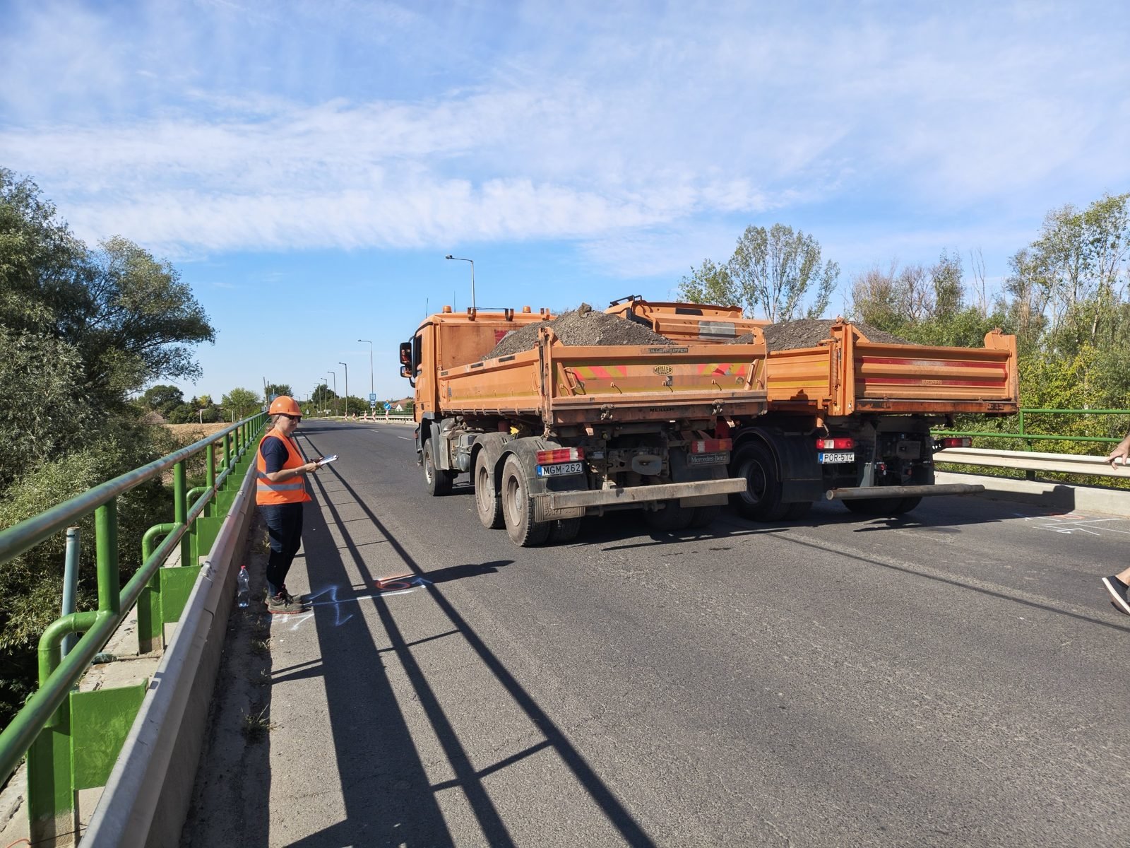 Loaded trucks on the bridge deck, with paint marks of the load positions
