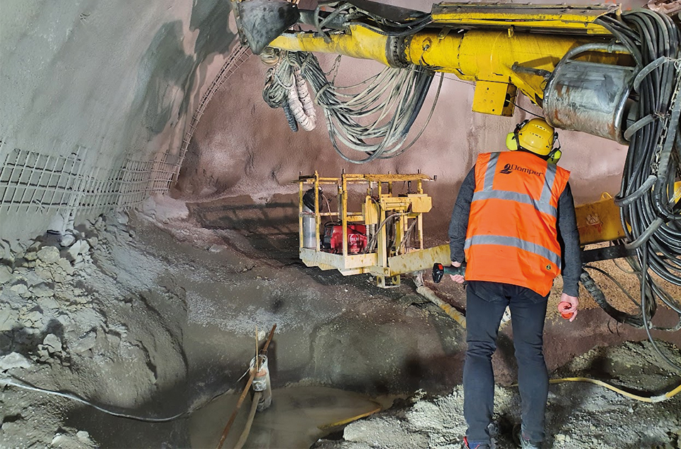 Tunnelbau mit Monitoring-Ausrüstung